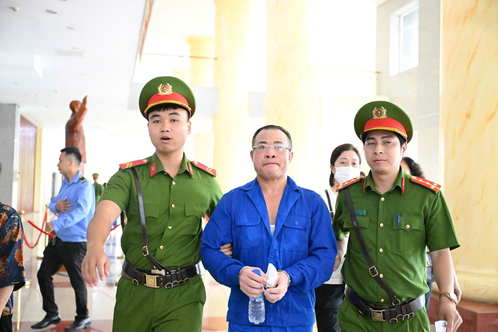 Xét xử phúc thẩm vụ cháy chung cư mini ở phố Khương Hạ khiến 56 người chết - 1 Xét xử phúc thẩm vụ cháy chung cư mini ở phố Khương Hạ khiến 56 người chết