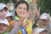 Người đẹp Hoa khôi Nam Bộ cùng em nhỏ mồ côi thăm xứ “Công tử Bạc Liêu”