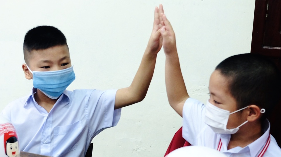 Bé lớp 1 ở Đà Nẵng ngày đầu đến trường trong năm học lịch sử - 8 Bé lớp 1 ở Đà Nẵng ngày đầu đến trường trong năm học lịch sử - 8