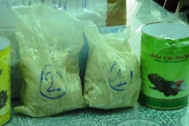 Giấu 1kg tiền chất ma túy trong hộp trà hòa tan chuyển đi Úc