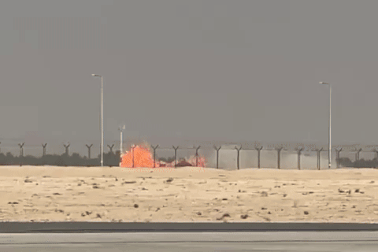 Tiêm kích Ấn Độ rơi khi trình diễn ở Dubai, cháy như cầu lửa