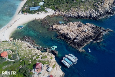 Cảnh đẹp ở cụm đảo hoang sơ, nơi loài chim quý tụ thành đàn sinh sống