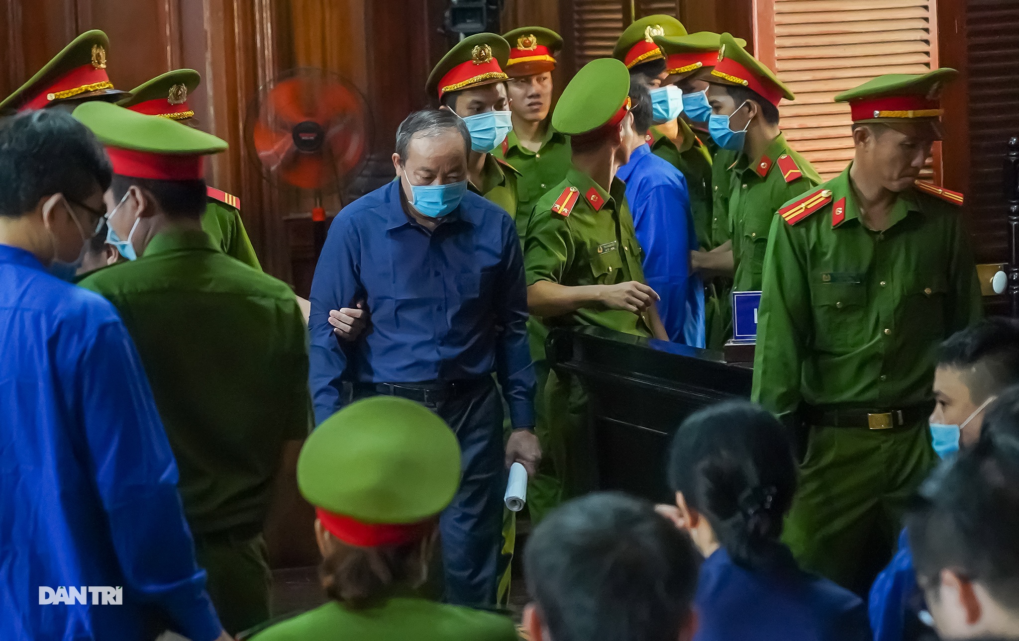 Toàn cảnh phiên tòa xét xử ông Đinh La Thăng và đồng phạm - 11 Toàn cảnh phiên tòa xét xử ông Đinh La Thăng và đồng phạm - 11