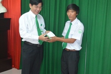 Tài xế taxi trả lại 50 triệu đồng cho khách nước ngoài