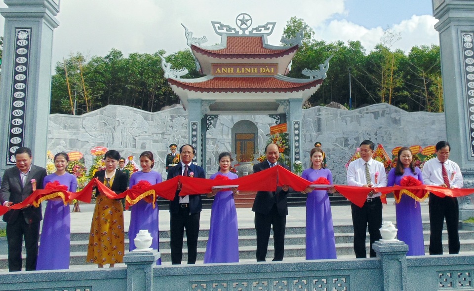 Thủ tướng dự lễ khánh thành đền thờ liệt sĩ Núi Quế - Anh Linh Đài - 1 Thủ tướng dự lễ khánh thành đền thờ liệt sĩ Núi Quế - Anh Linh Đài - 1
