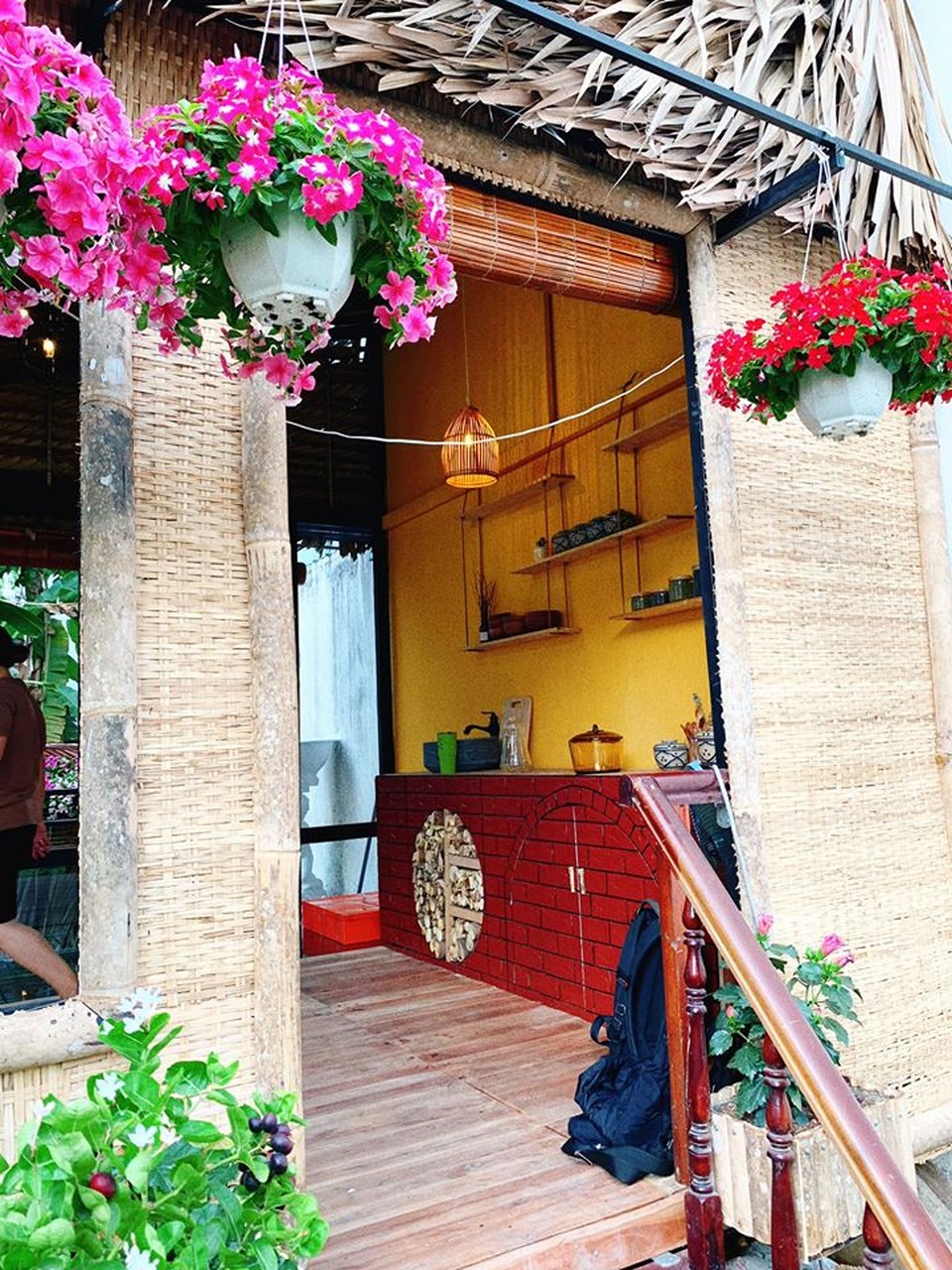 Bỏ 50 triệu đồng cải tạo vườn chuối thành khu sinh thái trong mơ - 8 Bỏ 50 triệu đồng cải tạo vườn chuối thành khu sinh thái trong mơ - 8