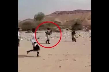 Trọng tài gây sốc khi dùng súng bắn đạn thật thay cho tiếng còi