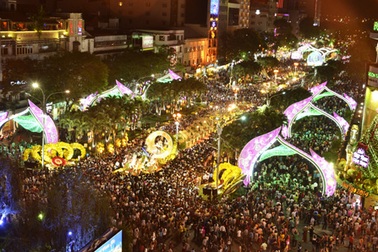 TPHCM: Đường hoa tết dời về đường Hàm Nghi