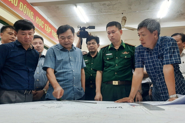 Thủ tướng chỉ đạo khẩn trương tìm kiếm 15 ngư dân mất tích trên biển