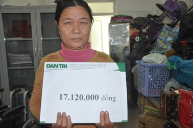 Có tiền bạn đọc Dân trí giúp đỡ, cháu tôi tiếp tục được đến viện điều trị