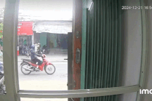 Phản xạ cực nhanh, cô gái thoát chết trước đầu ô tô ở Bình Dương