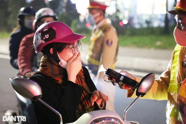 Bộ Tư pháp nói gì về quy định cấm tuyệt đối nồng độ cồn khi lái xe?