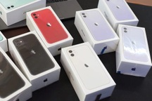 Giá iPhone 11, iPhone 12 giảm sâu tại Việt Nam