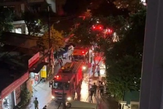 Cháy tại tầng 4 chung cư 15B Đông Quan ở Hà Nội