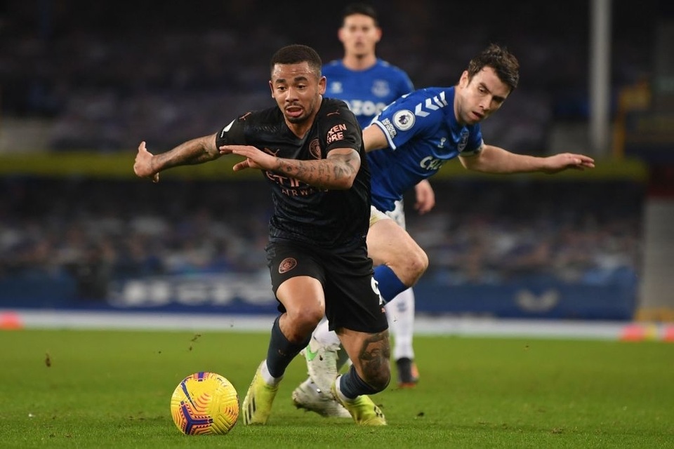 Đánh bại Everton, Man City hơn Man Utd 10 điểm - 3