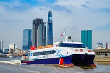 Tháo ghế tàu cao tốc để chở rau củ, thịt, thủy sản từ miền Tây lên TPHCM