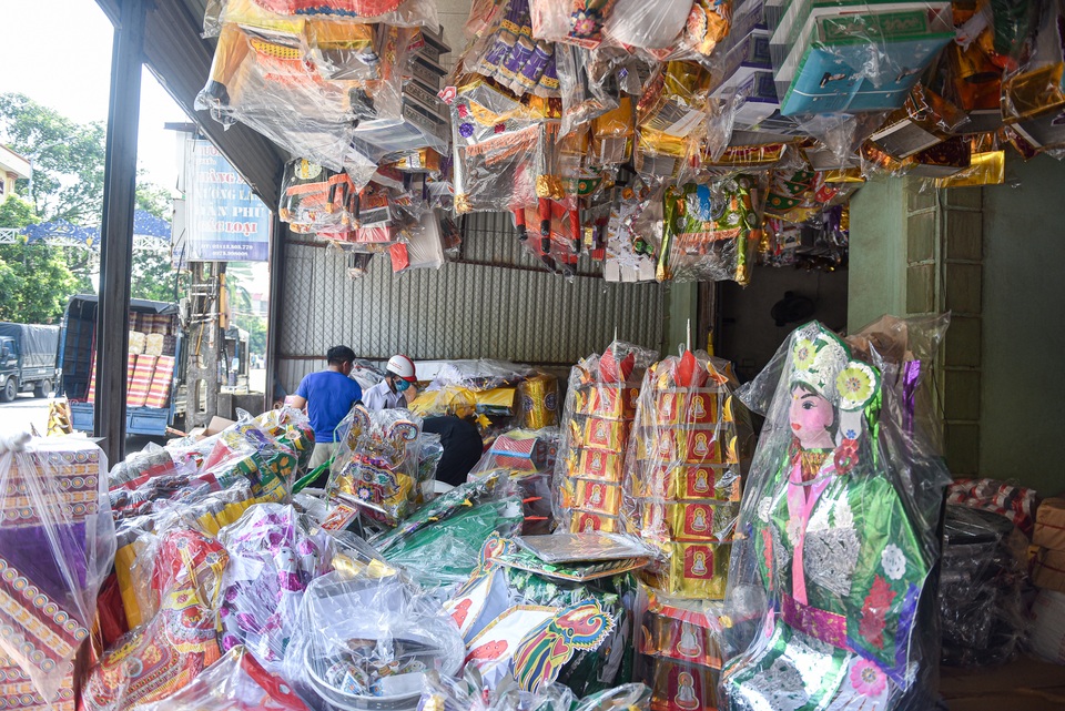 “Thủ phủ vàng mã” miền Bắc ế ẩm trong tháng cô hồn - 5 “Thủ phủ vàng mã” miền Bắc ế ẩm trong tháng cô hồn - 5