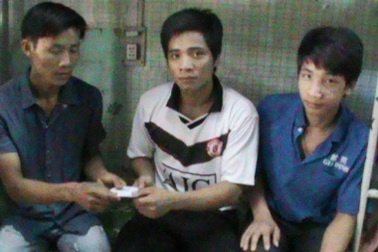 Bạn đọc ở Hàn Quốc tiếp sức 3 anh em nuôi nhau đi thi ĐH