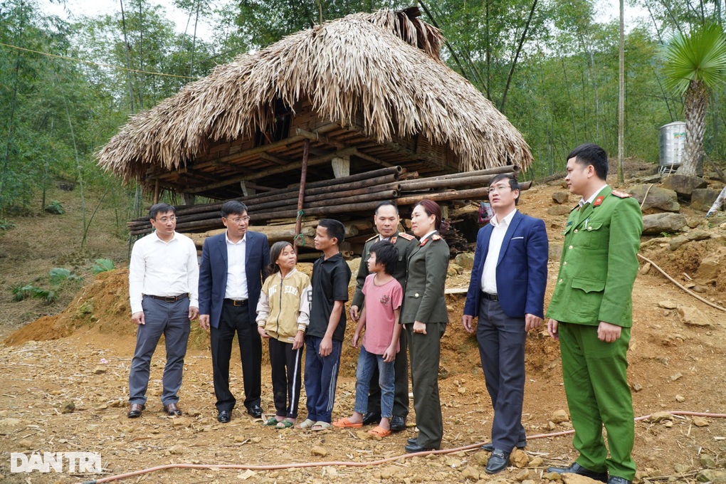 Đoàn công tác Bộ Công an hỗ trợ xây nhà tặng người nghèo tại Thanh Hóa - 1 Đoàn công tác Bộ Công an hỗ trợ xây nhà tặng người nghèo tại Thanh Hóa - 1