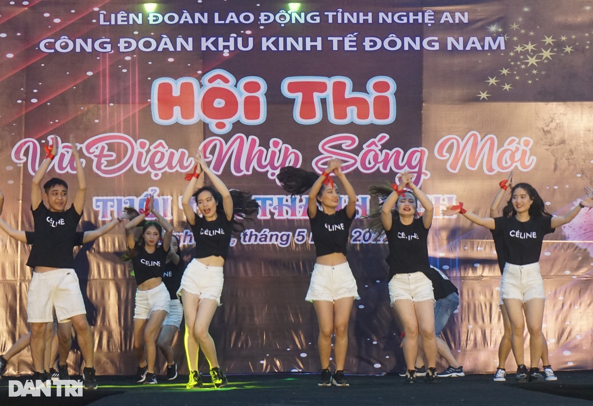 Công nhân trẻ cháy hết mình trong Vũ điệu nhịp sống mới - 6 Công nhân trẻ cháy hết mình trong Vũ điệu nhịp sống mới - 6