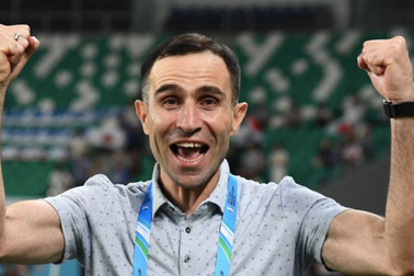 HLV Uzbekistan cao hứng sau khi vượt qua Nhật Bản ở bán kết giải U23 châu Á