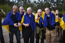 Nga - Ukraine hoàn tất trao đổi tù binh "1.000 đổi 1.000"