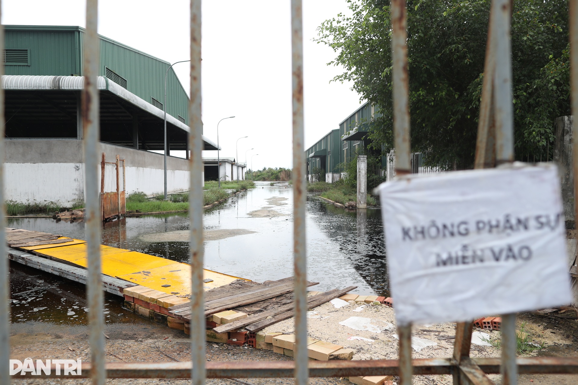 Ô nhiễm rác ở miền Tây: Dân chặn xe, treo băng rôn, than trời vì núi rác - 5 Ô nhiễm rác ở miền Tây: Dân chặn xe, treo băng rôn, than trời vì núi rác - 5