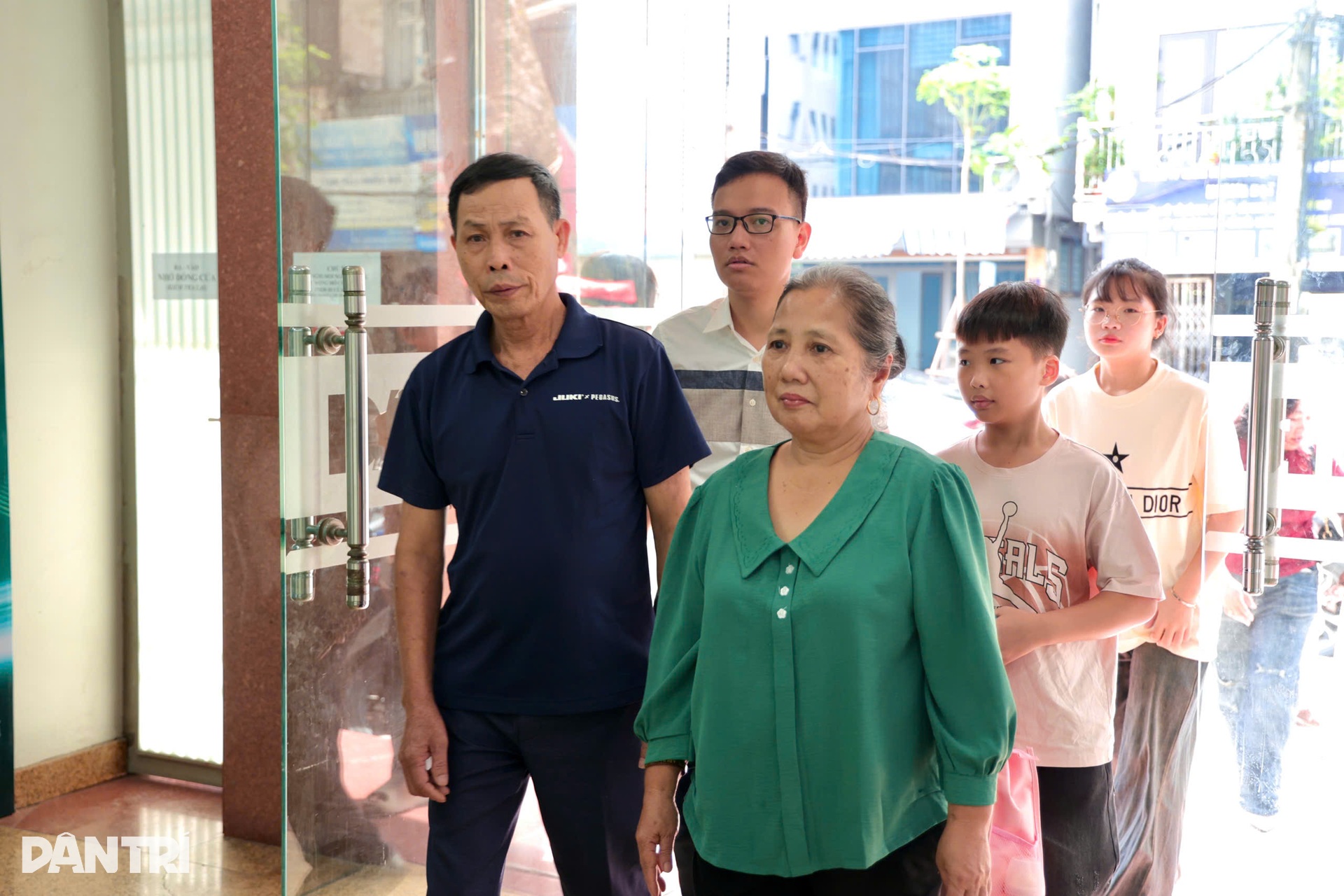 Cô gái Pháp gặp gia đình Việt sau 28 năm: Cuộc đoàn tụ giải oan cho bố - 1 Cô gái Pháp gặp gia đình Việt sau 28 năm: Cuộc đoàn tụ giải oan cho bố - 1