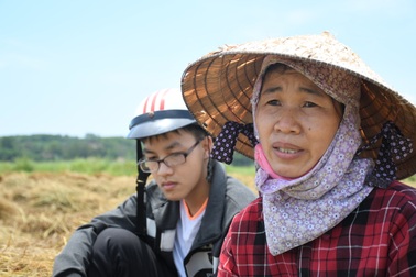 Chàng trai vượt qua nghịch cảnh: Ba, mẹ gửi gạo, mắm con kiếm tiền đi học