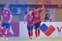 Ngoại binh tỏa sáng rực rỡ, CLB Công an Hà Nội giành ngôi đầu V-League