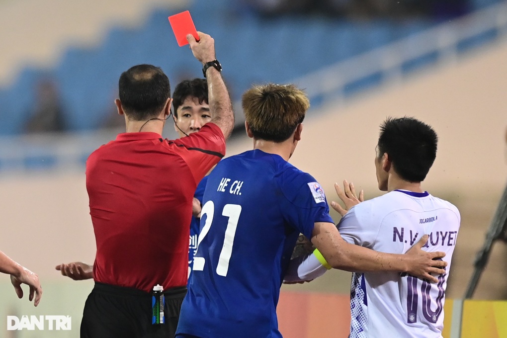 Đá vào mặt Xuân Mạnh, cầu thủ Trung Quốc bị CĐV đòi đuổi khỏi ĐTQG - 2