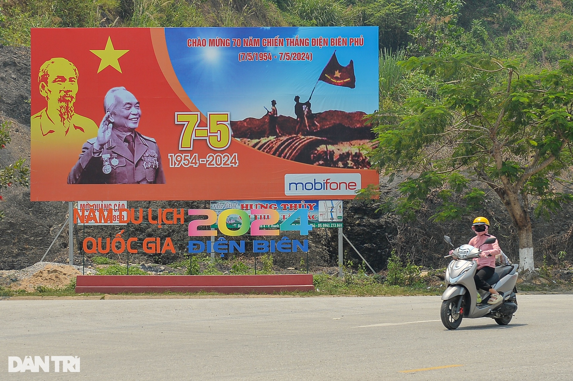Thành phố Điện Biên Phủ rực rỡ cờ hoa trước ngày đại lễ 7/5 - 5 Thành phố Điện Biên Phủ rực rỡ cờ hoa trước ngày đại lễ 7/5 - 5