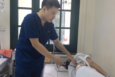 Bác sĩ phát hoảng vì... bệnh nhân hớn hở "khoe" tiểu ra sỏi dù chỉ uống thuốc lá