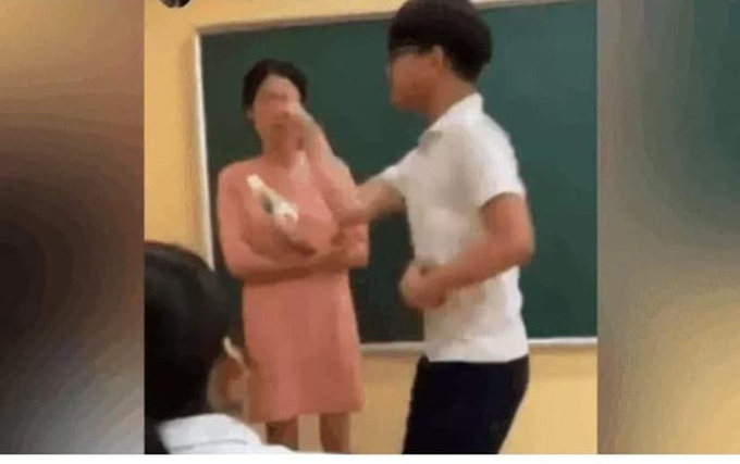 Kết quả xác minh clip “nam sinh tát cô giáo trên bục giảng” là có thật xảy ra ở Hà Nội - Ảnh 1.