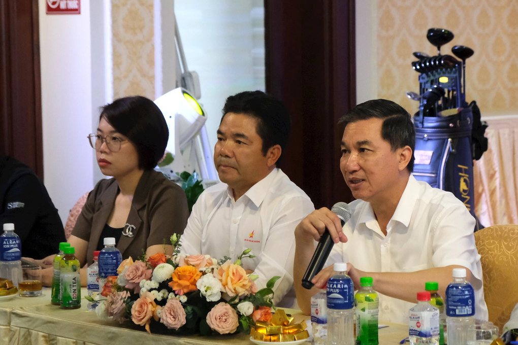 Giải bóng đá doanh nhân trẻ toàn quốc lần thứ VI được tổ chức ở Hải Dương - 1 Giải bóng đá doanh nhân trẻ toàn quốc lần thứ VI được tổ chức ở Hải Dương - 1