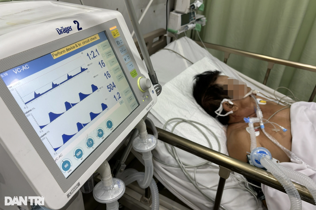 TPHCM: Bệnh viện kín giường can thiệp tim mùa Tết, bác sĩ cấp cứu xuyên đêm - 2 TPHCM: Bệnh viện kín giường can thiệp tim mùa Tết, bác sĩ cấp cứu xuyên đêm - 2