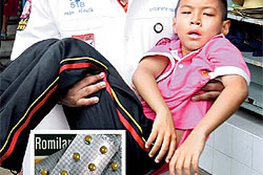 Uống thuốc ho để can đảm, 80 học sinh nhập viện