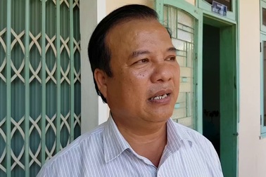 Bí thư xã Tam Lãnh trao đổi với PV