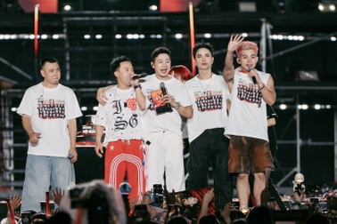 "Tôi! Người Việt Nam": Mỗi tấm vé là việc làm ý nghĩa với người dân vùng lũ