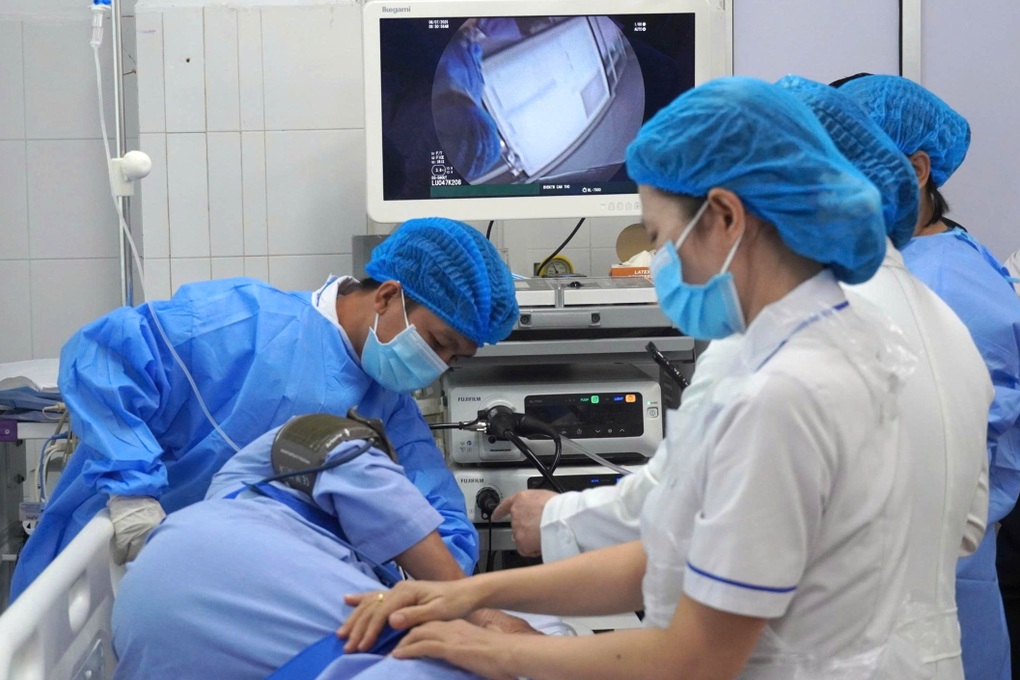 Cần Thơ triển khai hệ thống nội soi siêu âm đầu tiên ở miền Tây - 1 Cần Thơ triển khai hệ thống nội soi siêu âm đầu tiên ở miền Tây - 1