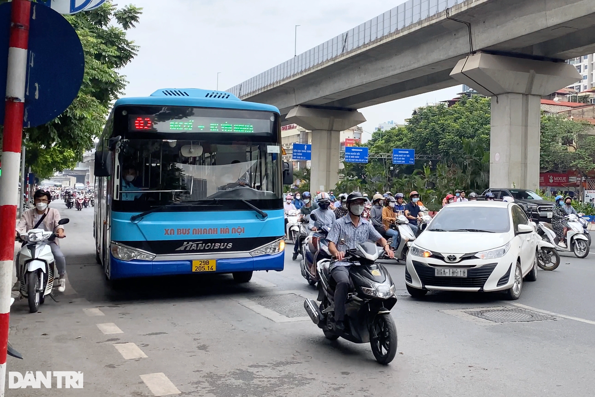 Gặp nhiều bất cập, đường Nguyễn Trãi có thông thoáng hơn sau khi phân làn? - 6 Gặp nhiều bất cập, đường Nguyễn Trãi có thông thoáng hơn sau khi phân làn? - 6