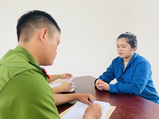 Lê Thị Kiều Trang tại cơ quan điều tra. Ảnh: CACC