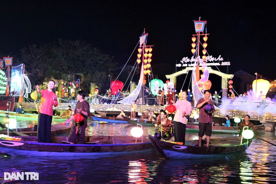 Thắp sáng phố cổ, đánh thức Hội An - 1