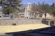 Khoảnh khắc tiêm kích Hàn Quốc thả nhầm bom trúng khu dân cư