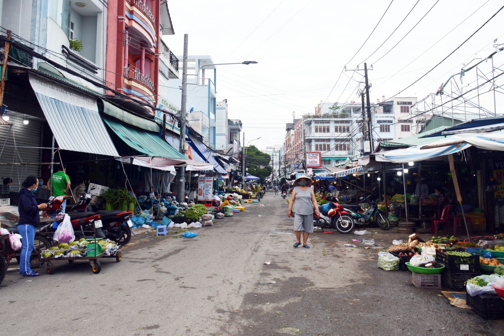 Ngày đầu thực hiện Chỉ thị 16: Đường Miền Tây vắng vẻ, hàng quán im lìm - 10 Ngày đầu thực hiện Chỉ thị 16: Đường Miền Tây vắng vẻ, hàng quán im lìm - 10