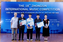 Trao giải cho các thí sinh thi Âm nhạc quốc tế Trung Quốc - Singapore