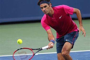 Federer bảo vệ thành tích toàn thắng trước Bautista-Agut