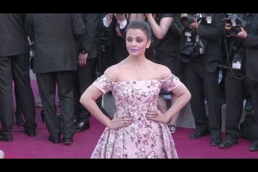 Aishwarya Rai gợi cảm với váy hoa