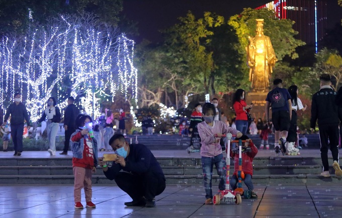 "Hà Nội - Thành phố sáng tạo" và "Hà Nội mừng Đảng, mừng Xuân" - Ảnh 2. "Hà Nội - Thành phố sáng tạo" và "Hà Nội mừng Đảng, mừng Xuân" - Ảnh 2.