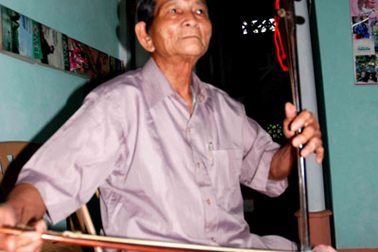 Thiếu tá già nặng lòng với nhã nhạc cung đình Huế